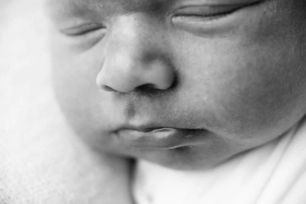 Yeni Doğmuş Bebek Yüzlü Çocuk — Stok fotoğraf