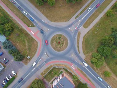 Ada, havadan görünümü dört yöne dolaylı kesişme