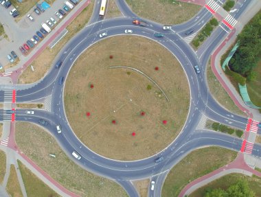 Ada, havadan görünümü ile beş yöne dolaylı kesişme.