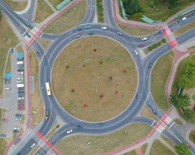 Ada, havadan görünümü ile beş yöne dolaylı kesişme.