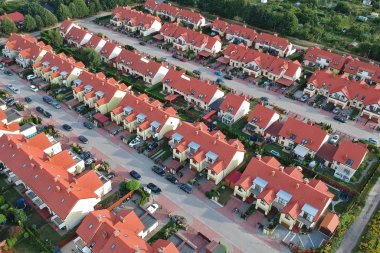 İkiz malikanesindeki havadan görünümü Şehir alanında evler.