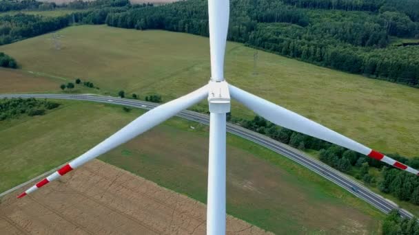 Vista Aérea Lâminas Giratórias Torre Turbina Eólica Campo Trigo — Vídeo de Stock