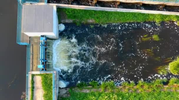 Barajı Balık Geçişte Akışından Nehri Üzerinde Havadan Görünümü — Stok video