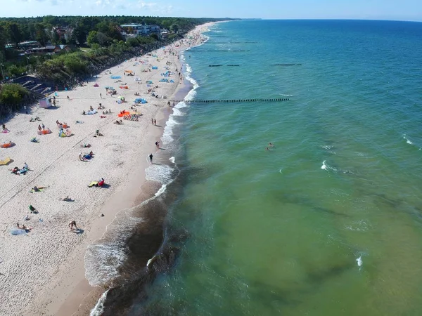 Mielno Poland Сентября 2018 Вид Воздуха Солнечный Пляж Туристами Балтийском — стоковое фото