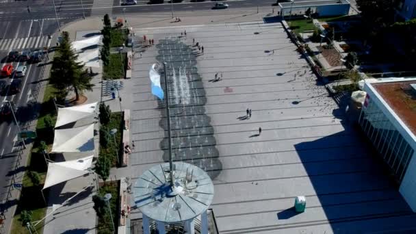 Koszalin 2018年7月24日 Koszalin 市政厅广场喷泉的空中录像 — 图库视频影像