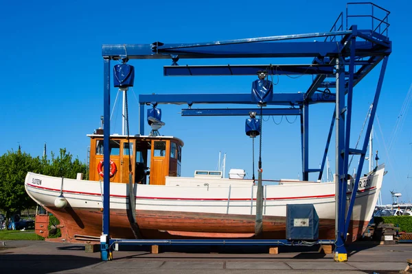 Sloten Países Bajos Mayo 2018 Grúa Barco Con Motor Puerto — Foto de Stock