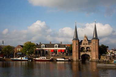 Sneek, Friesland, Hollanda - 4 Ağustos 2018; Ünlü watergate Sneek, Friesland, Hollanda