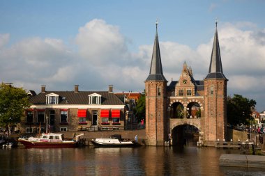 Sneek, Friesland, Hollanda - 4 Ağustos 2018; Ünlü watergate Sneek, Friesland, Hollanda
