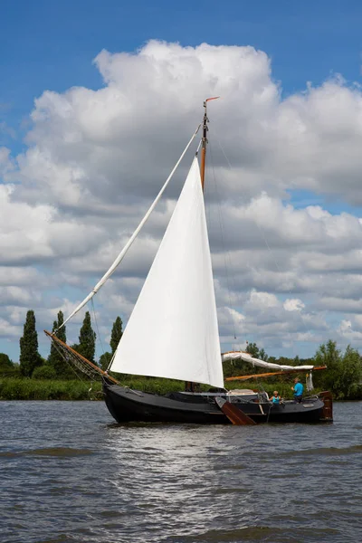 Heeg Friesland Nederländerna Augusti 2018 Holländska Traditionella Fartyget Seglar Nära — Stockfoto