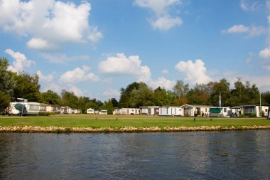 Karavan Parkı'nda waterfront Friesland, Hollanda