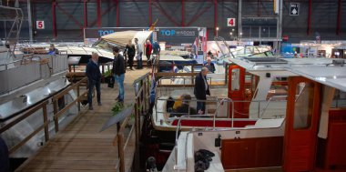 Leeuwarden, Hollanda - 8 Şubat: Önyükleme Holland kapalı tekne göster: Wtc Expo, Leeuwarden, Hollanda
