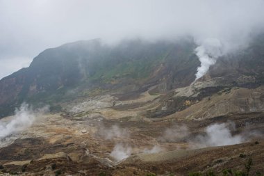 Papandayan Dağı'nın güzel manzarası. Papandayan Dağı Garut üzerinde yürüyüş için favori yerden biridir.