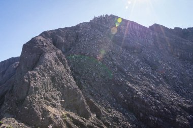 'Puncak Sejati' denilen Raung Dağı zirvesine giden yol. Raung, Endonezya 'nın Java Adaları' ndaki en aktif volkanlardan biridir..