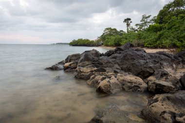 Bama Beach, Baluran güzel bir sahne. Baluran Milli Parkı Doğu Java, Endonezya kuzey kıyısında yaklaşık 25.000 ha uzanan bir orman koruma alanıdır.