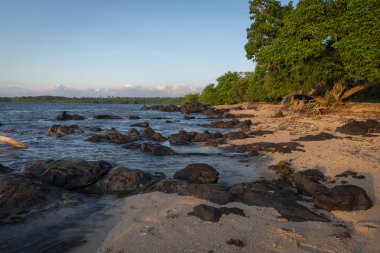Bama Beach, Baluran güzel bir sahne. Baluran Milli Parkı Doğu Java, Endonezya kuzey kıyısında yaklaşık 25.000 ha uzanan bir orman koruma alanıdır.