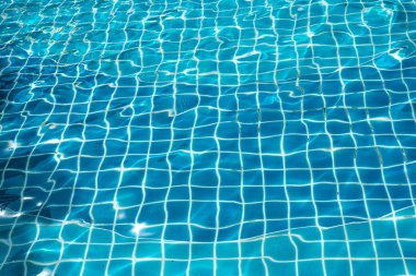 Yüzme Havuzu doku arka planda mavi su yüzeyine 