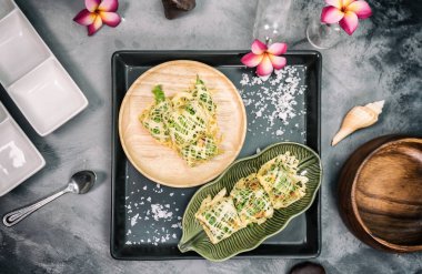 Domuz eti ve yumurta net tarafından sarılmış sebze Rhum, Tayland Kraliyet mutfağı yapılmış 