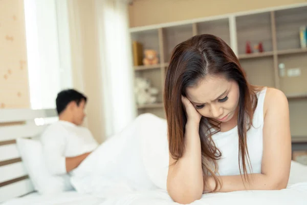 Mutsuz Aile Çift Evde Yatak Odasında Çatışma Olması — Stok fotoğraf