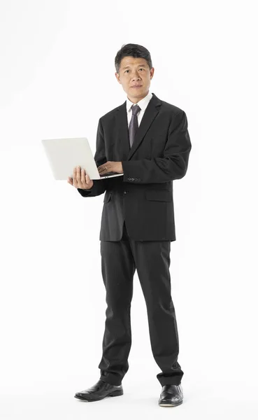 Homem Negócios Terno Preto Segurando Laptop Fundo Branco — Fotografia de Stock