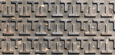 T şekil doku ve arka plan ile metal plaka