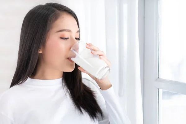 Young Beauty Asian Woman Drink Milk Smile — Stock Photo, Image