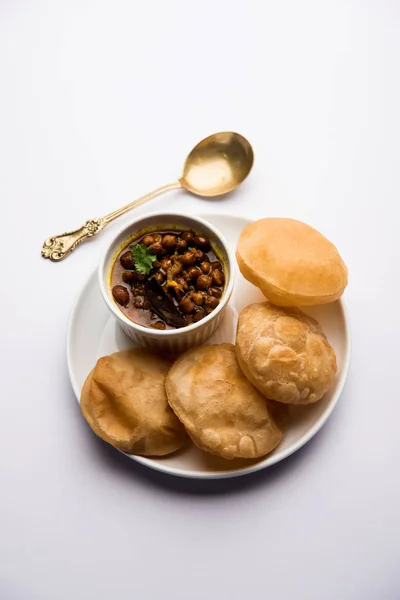 stock image Suji/Sooji Halwa Puri or Shira Poori breakfast, served in a plate and bowl. selective focus