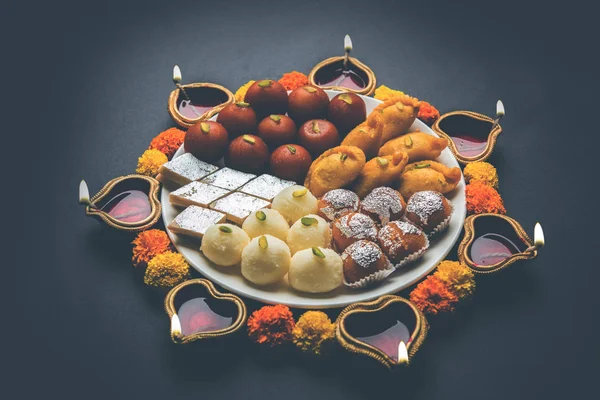 Tarjeta Felicitación Diwali Feliz Hecha Con Dulces Galletas Fuego Diya — Foto de Stock