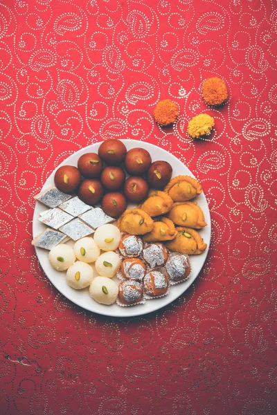 Šťastný Diwali Přání Pomocí Sladkosti Nebo Pumy Ida Květiny Selektivní — Stock fotografie