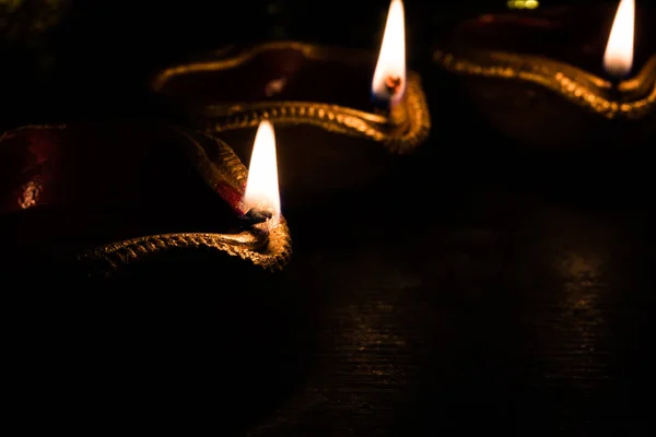 Diwali Diya Éclairage Dans Nuit Avec Des Cadeaux Des Fleurs — Photo