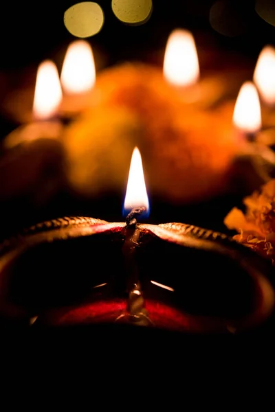 Diwali Diya Lub Oświetlenie Nocy Prezenty Kwiaty Tle Moody Selektywny — Zdjęcie stockowe