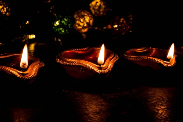 Diwali Diya Φωτισμό Βράδυ Δώρα Λουλούδια Κυκλοθυμική Φόντο Επιλεκτική Εστίαση — Φωτογραφία Αρχείου