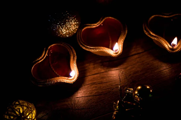 Diwali Diya Éclairage Dans Nuit Avec Des Cadeaux Des Fleurs — Photo