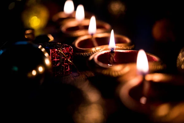 Diwali Diya Nebo Osvětlení Noci Dárky Květiny Nad Náladový Pozadí — Stock fotografie