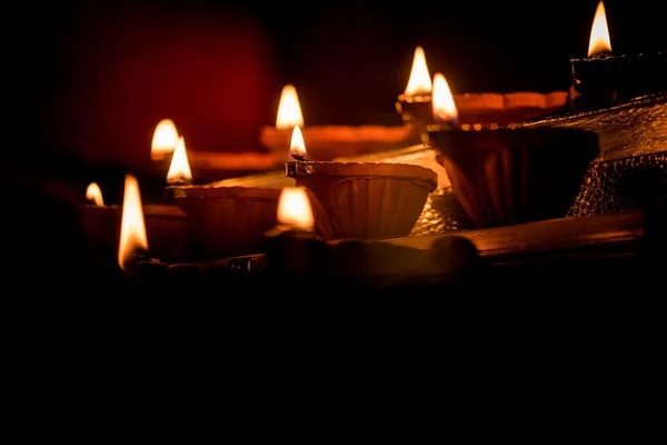 Diwali Diya Éclairage Dans Nuit Avec Des Cadeaux Des Fleurs — Photo
