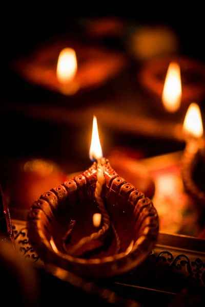 Diwali Diya Iluminação Noite Com Presentes Flores Sobre Fundo Mal — Fotografia de Stock