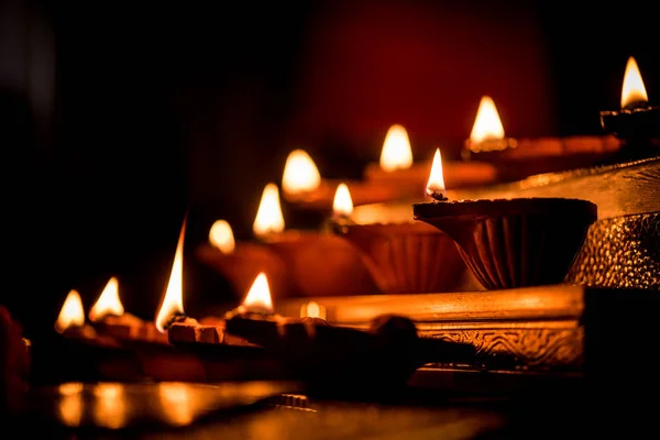 Diwali Diya Nebo Osvětlení Noci Dárky Květiny Nad Náladový Pozadí — Stock fotografie