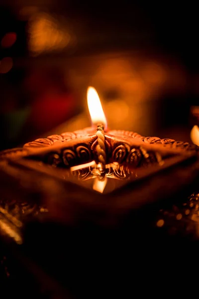 Diwali Diya Oder Beleuchtung Der Nacht Mit Geschenken Blumen Vor — Stockfoto