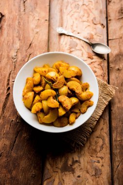 Ev yapımı Bektaşi üzümü ya da amla turşu / veya Aavle ka Achar bir kase ya da huysuz arka plan üzerinde barni. seçici odak