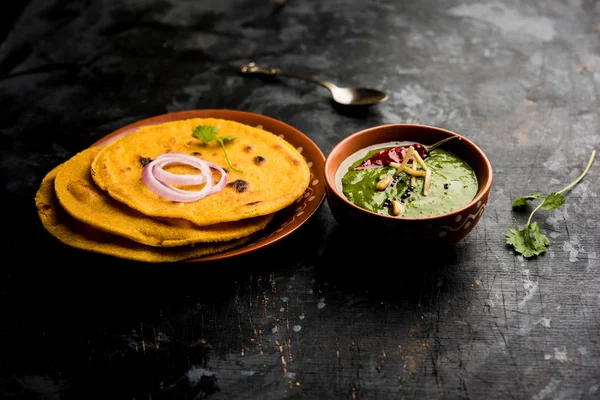 Jakab Roti Sarson Saag Tél Kukorica Kenyér Mustár Levelek Curry — Stock Fotó