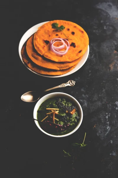 Makki Roti Con Sarson Saag Popular Receta Plato Principal Punjabi —  Fotos de Stock