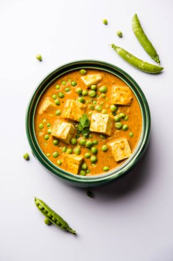 Yeşil bezelye veya matar paneer curry tarifi, servis bir kase içinde. seçici odak