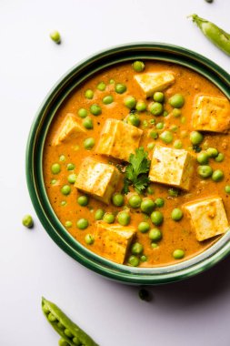 Yeşil bezelye veya matar paneer curry tarifi, servis bir kase içinde. seçici odak