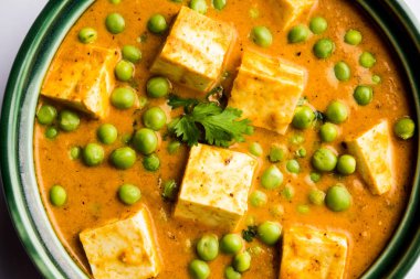 Yeşil bezelye veya matar paneer curry tarifi, servis bir kase içinde. seçici odak