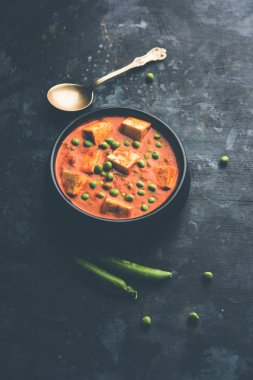 Yeşil bezelye veya matar paneer curry tarifi, servis bir kase içinde. seçici odak