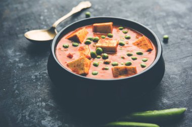 Yeşil bezelye veya matar paneer curry tarifi, servis bir kase içinde. seçici odak