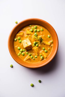 Yeşil bezelye veya matar paneer curry tarifi, servis bir kase içinde. seçici odak