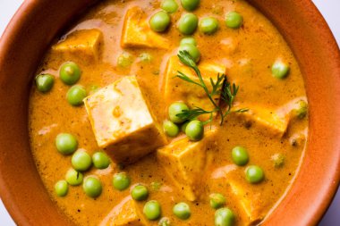 Yeşil bezelye veya matar paneer curry tarifi, servis bir kase içinde. seçici odak