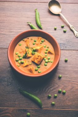 Yeşil bezelye veya matar paneer curry tarifi, servis bir kase içinde. seçici odak