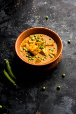 Yeşil bezelye veya matar paneer curry tarifi, servis bir kase içinde. seçici odak