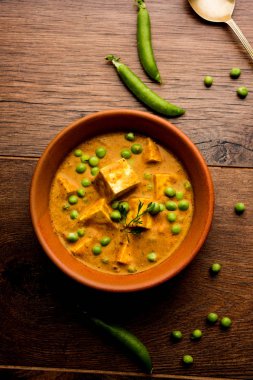 Yeşil bezelye veya matar paneer curry tarifi, servis bir kase içinde. seçici odak